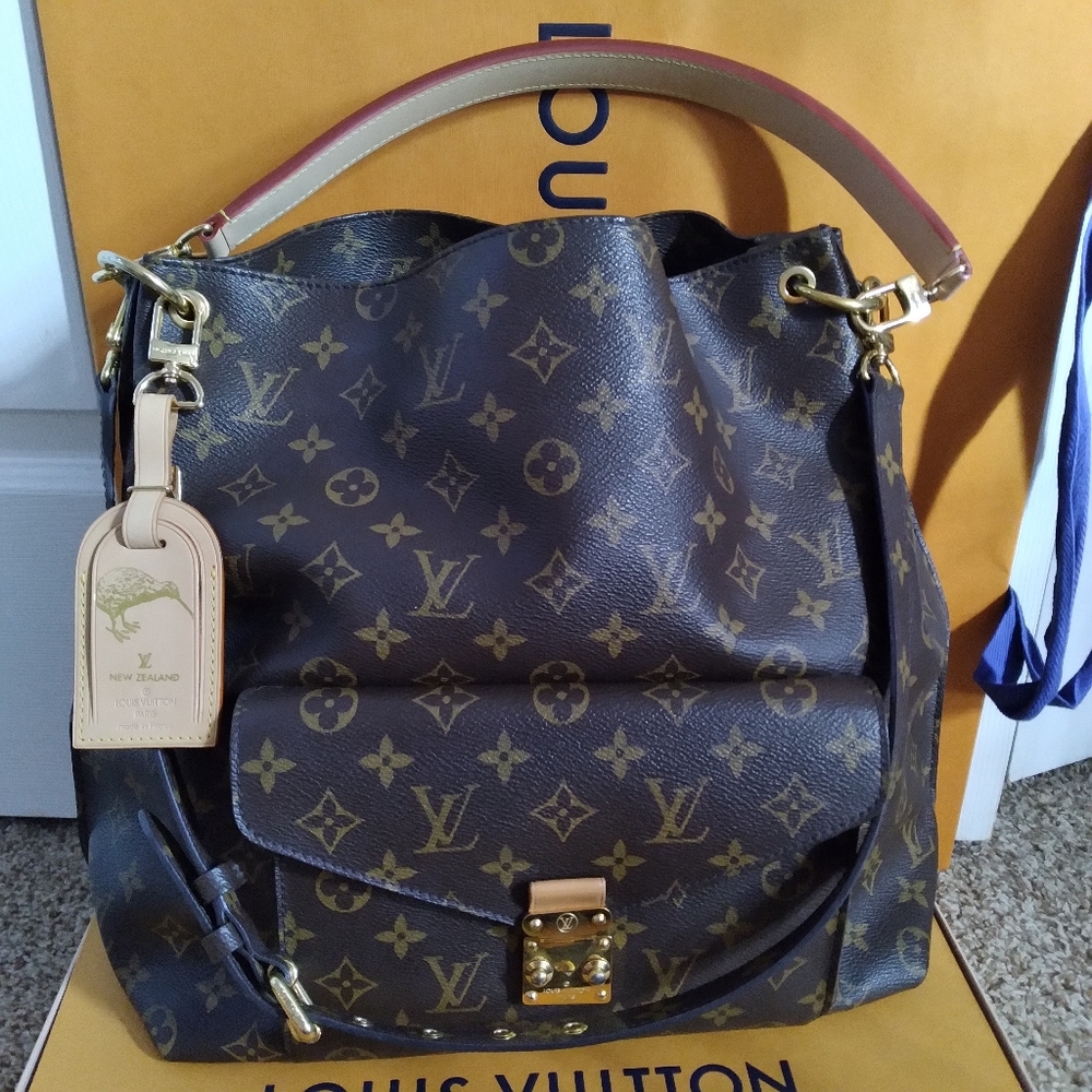 Traded ❤️ Louis Vuitton Metis Hobo - Picture 2 of 16